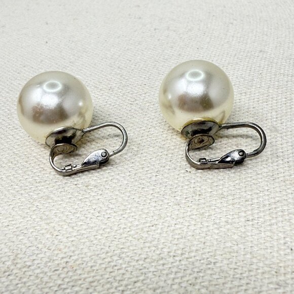 Vintage Faux  Pearl Stud‎ Earrings Silver-Tone Clip On Retro Bauble Kitchy - Picture 4 of 6